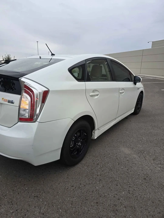 2014 Toyota Prius 3rd Gen - Image 3 of 12