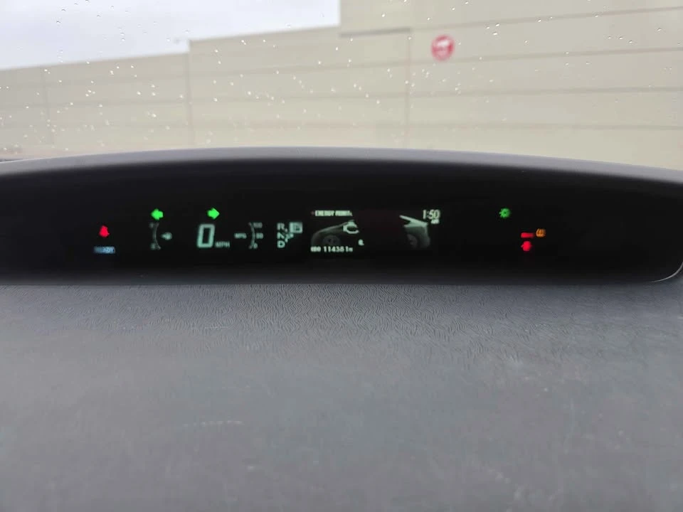 2014 Toyota Prius 3rd Gen - Image 11 of 12