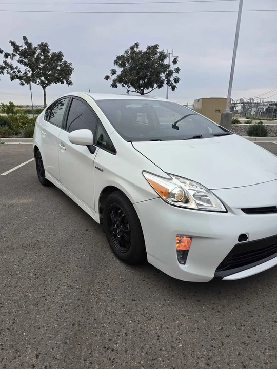 2014 Toyota Prius 3rd Gen - Image 2 of 12
