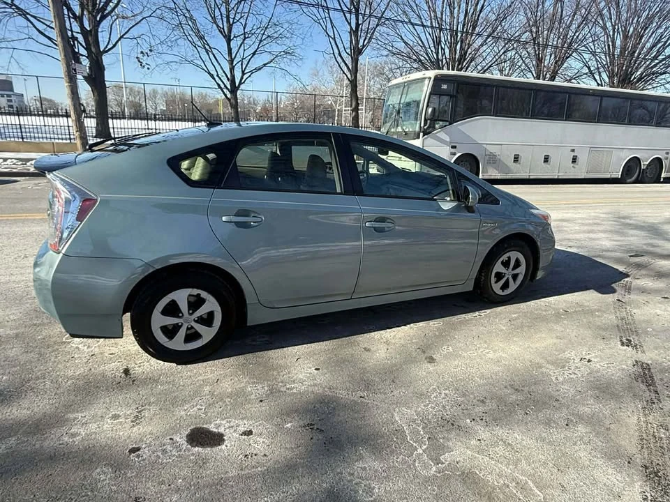 2014 Toyota Prius 3rd Gen - Image 2 of 8