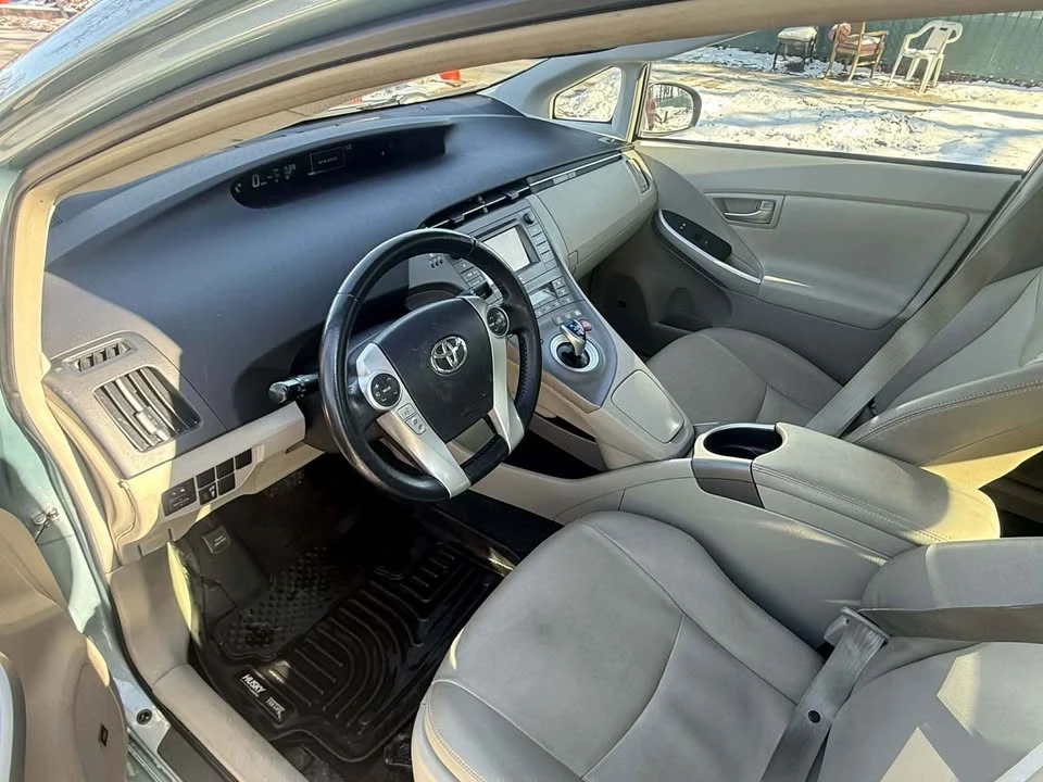 2014 Toyota Prius 3rd Gen - Image 7 of 8