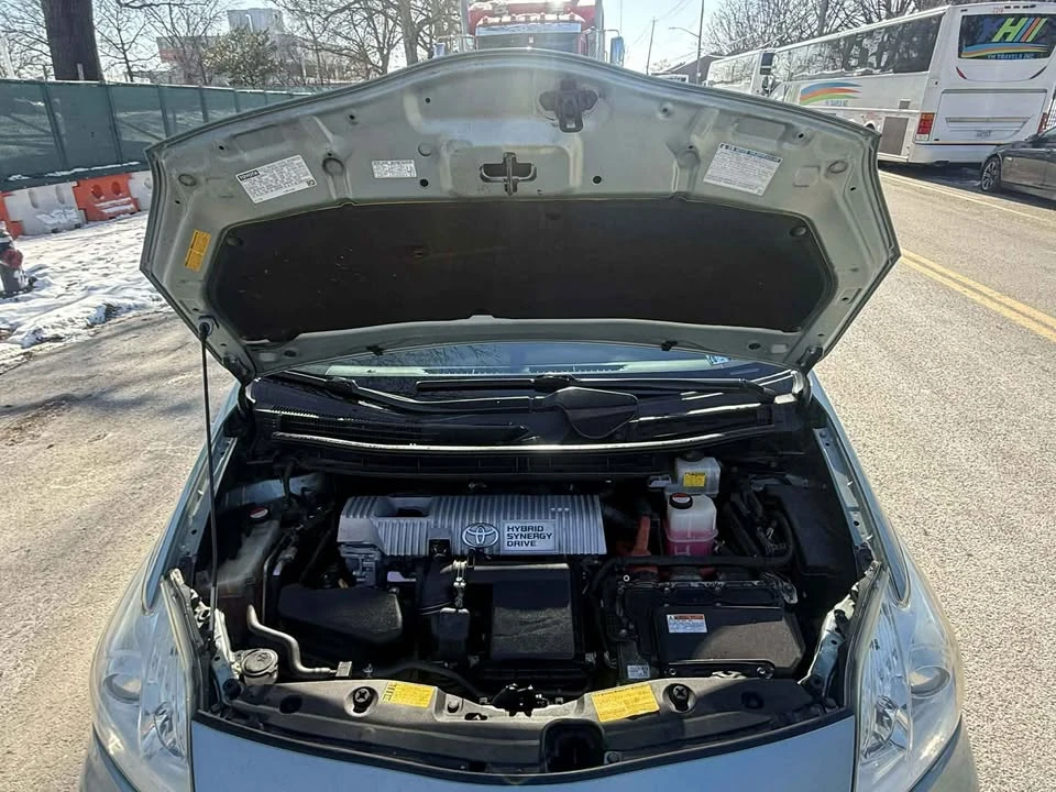 2014 Toyota Prius 3rd Gen - Image 5 of 8