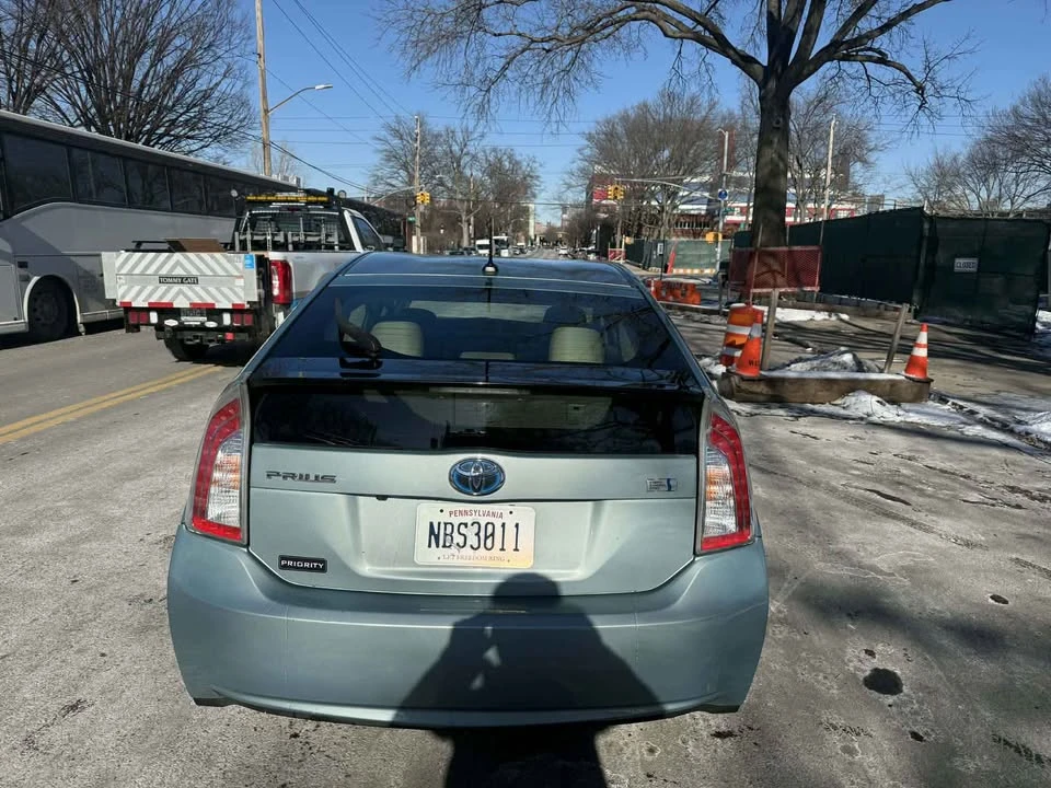 2014 Toyota Prius 3rd Gen - Image 4 of 8