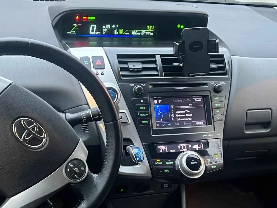2014 Toyota Prius 3rd Gen - Image 7 of 9