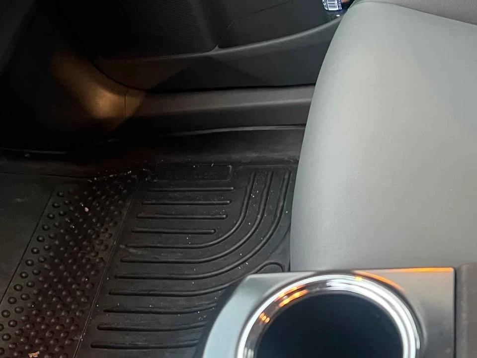 2014 Toyota Prius 3rd Gen - Image 8 of 9