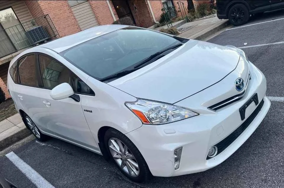 2014 Toyota Prius 3rd Gen - Image 4 of 9