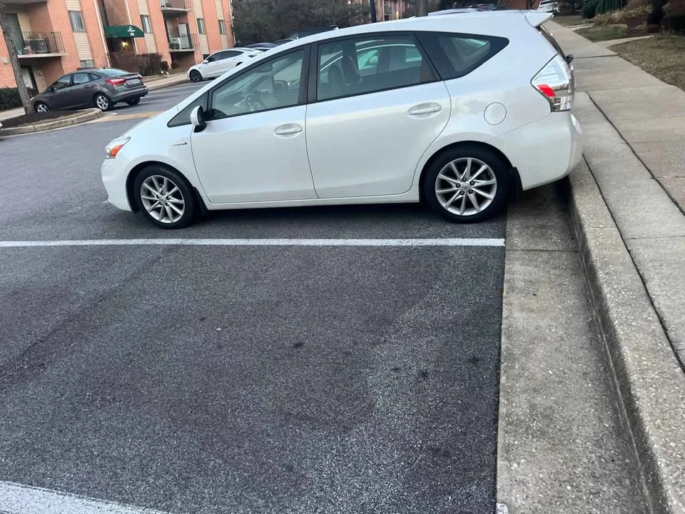 2014 Toyota Prius 3rd Gen - Image 2 of 9