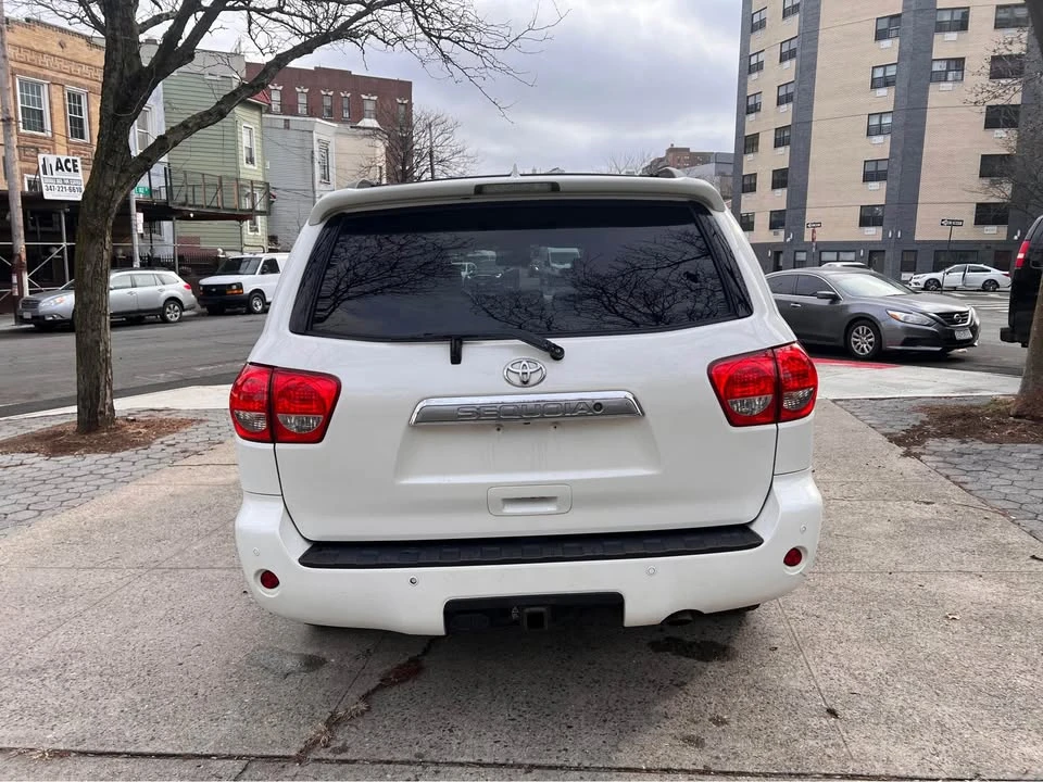 2014 Toyota Sequoia 2nd Gen - Image 11 of 14