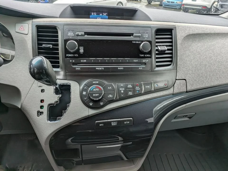 2014 Toyota Sienna 3rd Gen - Image 18 of 20
