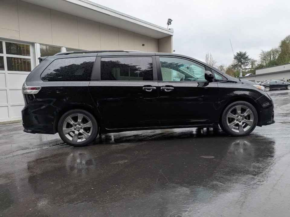 2014 Toyota Sienna 3rd Gen - Image 3 of 20