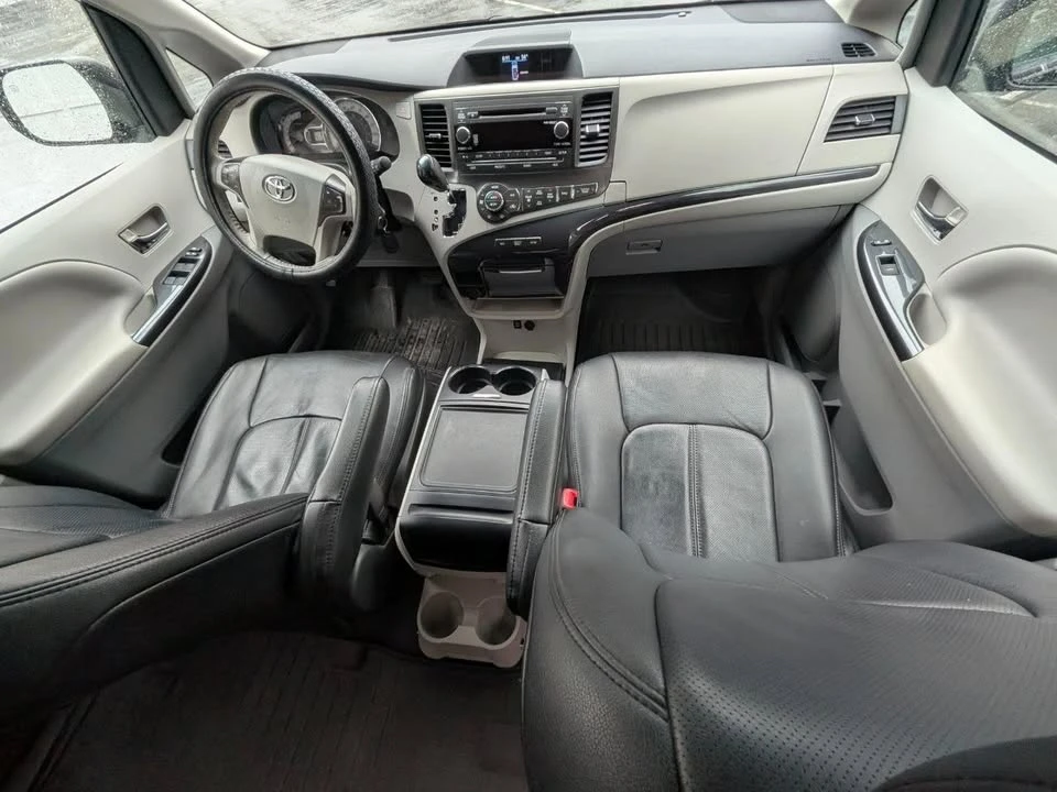 2014 Toyota Sienna 3rd Gen - Image 15 of 20