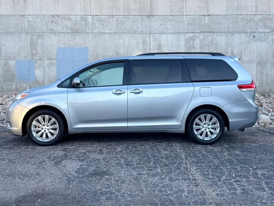 2014 Toyota Sienna 2nd Gen - Image 4 of 19