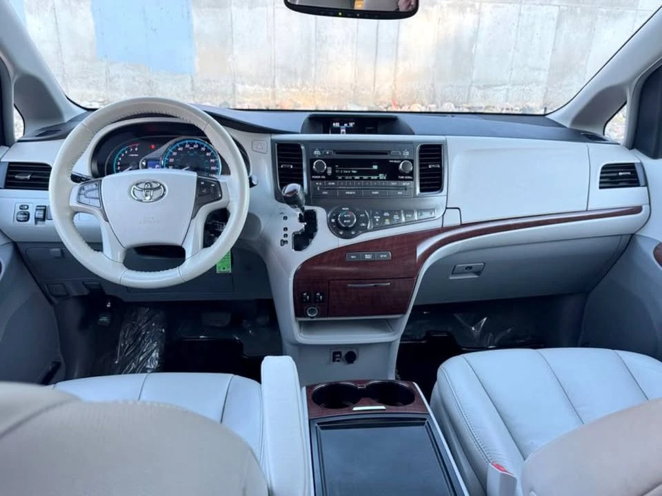 2014 Toyota Sienna 2nd Gen - Image 13 of 19
