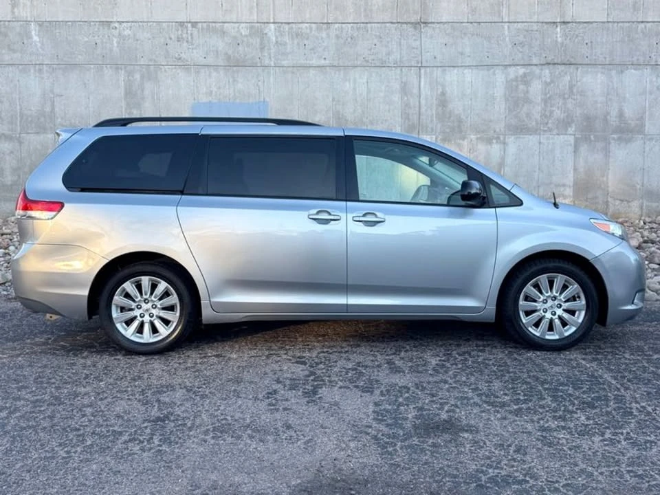 2014 Toyota Sienna 2nd Gen - Image 3 of 19