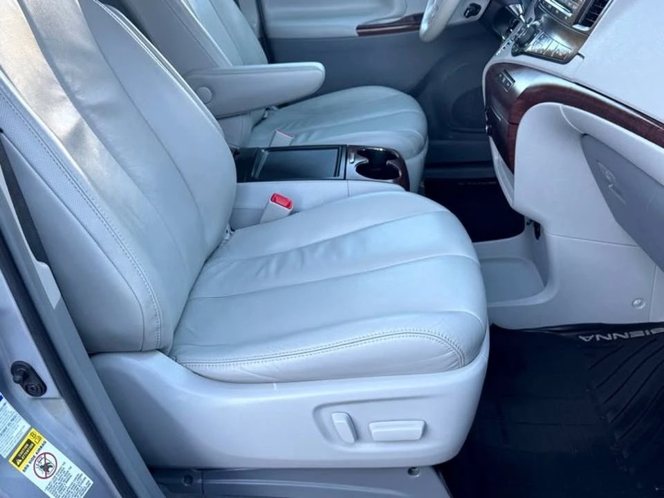 2014 Toyota Sienna 2nd Gen - Image 10 of 19