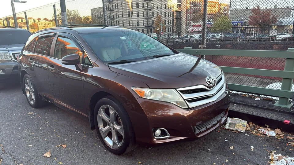 2014 Toyota Venza - Image 10 of 12