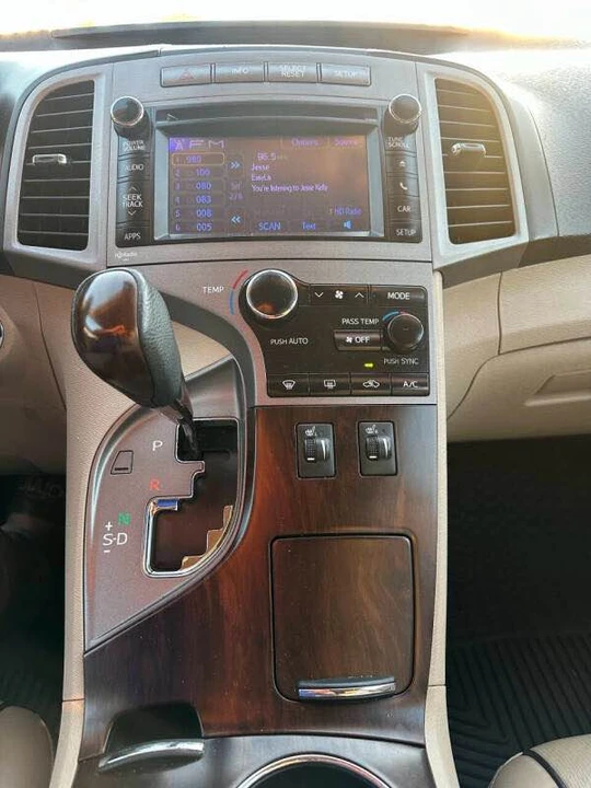 2014 Toyota Venza - Image 7 of 11