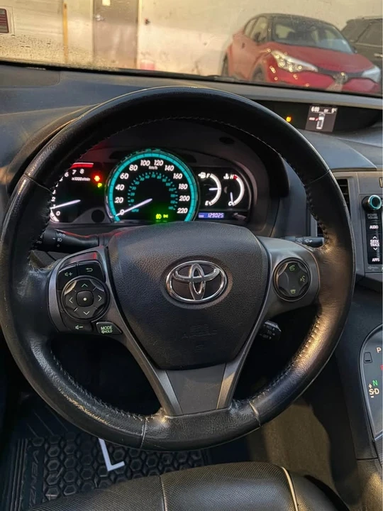 2014 Toyota Venza - Image 12 of 17
