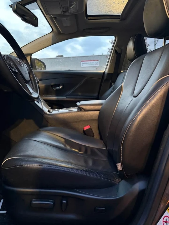 2014 Toyota Venza - Image 10 of 17