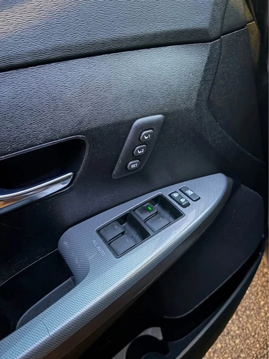 2014 Toyota Venza - Image 15 of 17