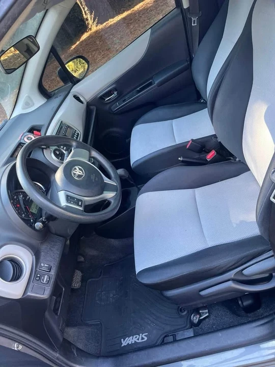 2014 Toyota Yaris - Image 8 of 14