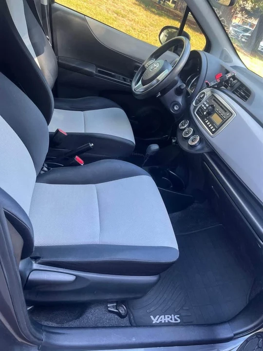 2014 Toyota Yaris - Image 9 of 14