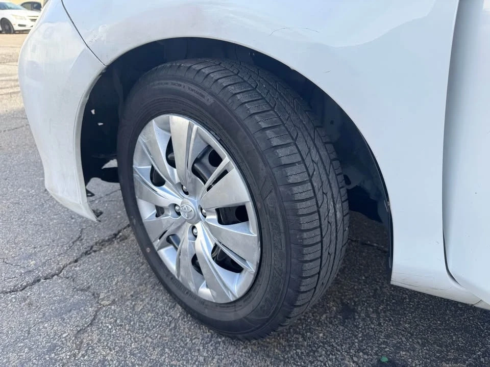 2014 Toyota Yaris - Image 14 of 14