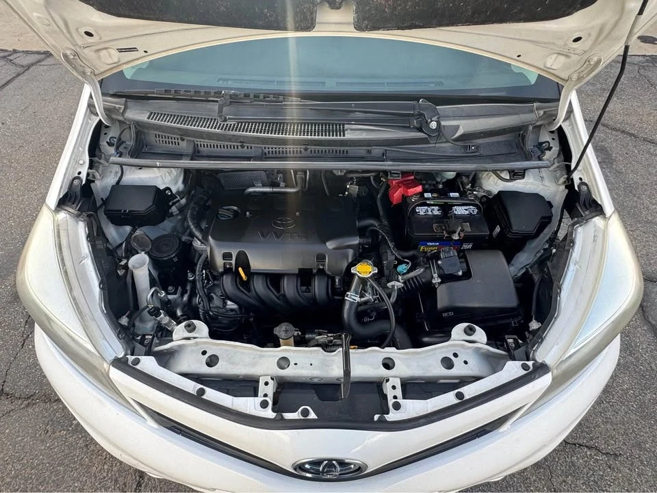 2014 Toyota Yaris - Image 12 of 14