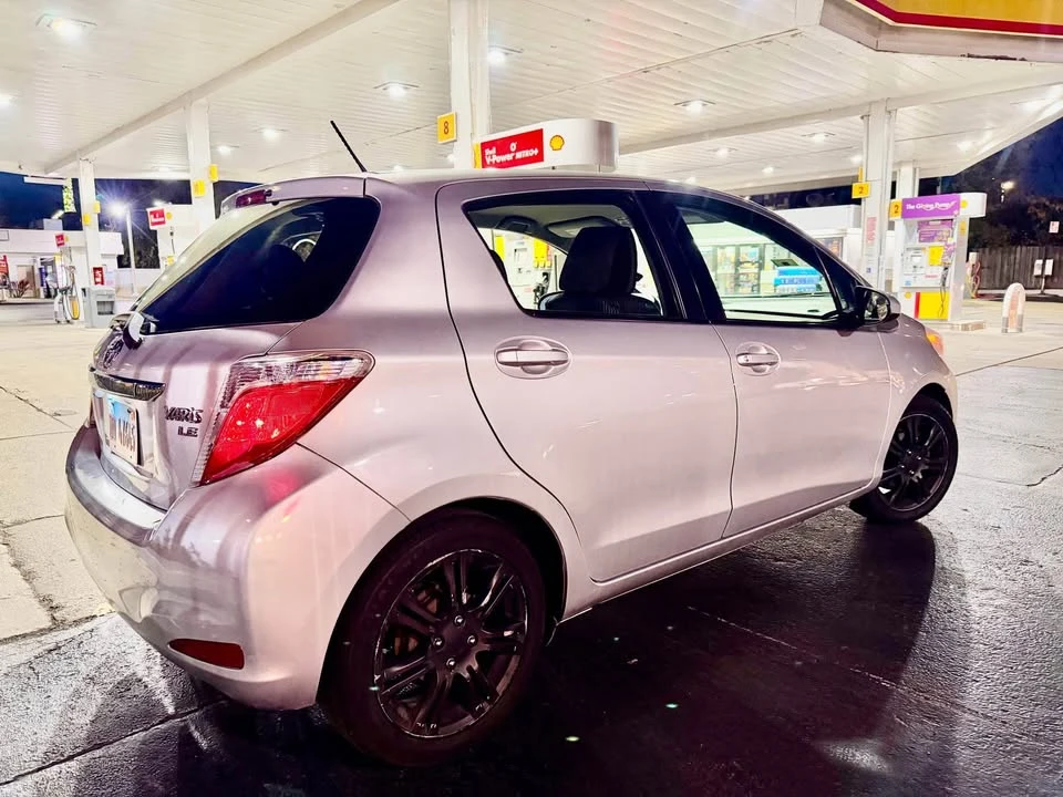 2014 Toyota Yaris - Image 2 of 11
