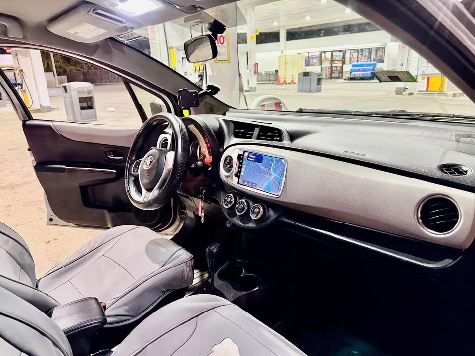2014 Toyota Yaris - Image 8 of 11
