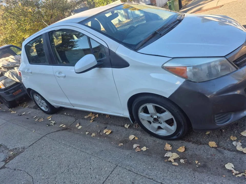 2014 Toyota Yaris - Image 2 of 9
