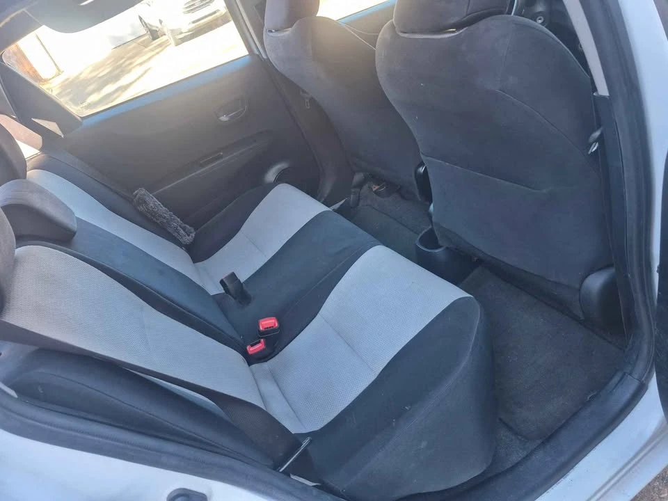 2014 Toyota Yaris - Image 6 of 9