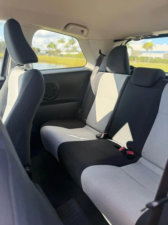 2014 Toyota Yaris - Image 11 of 12