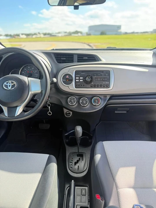 2014 Toyota Yaris - Image 9 of 12
