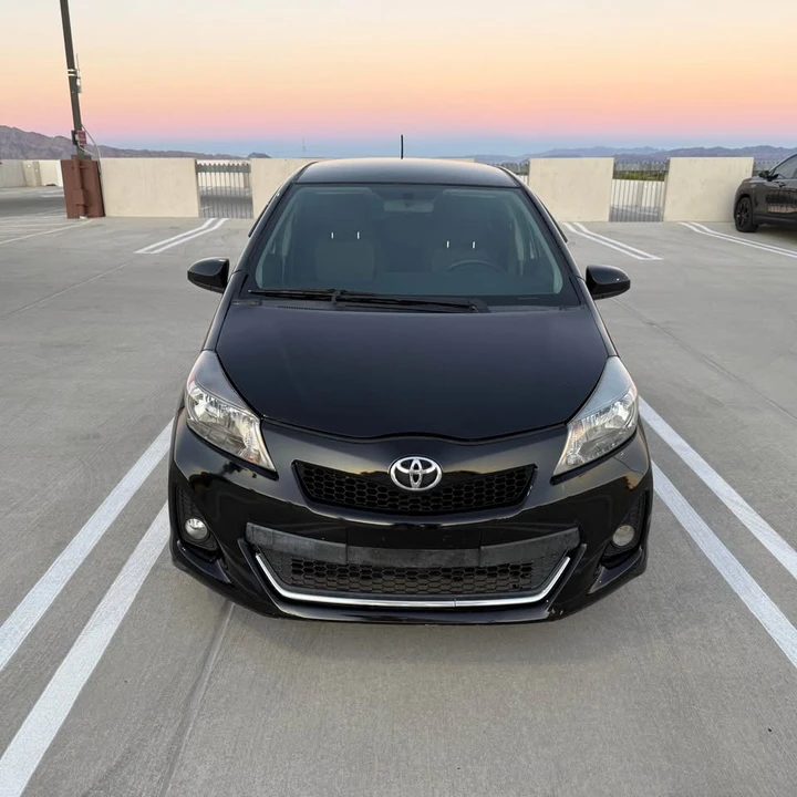 2014 Toyota Yaris - Image 2 of 11