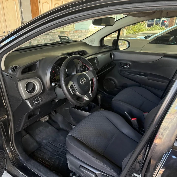 2014 Toyota Yaris - Image 7 of 11