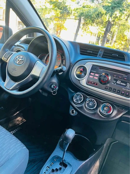 2014 Toyota Yaris - Image 10 of 14