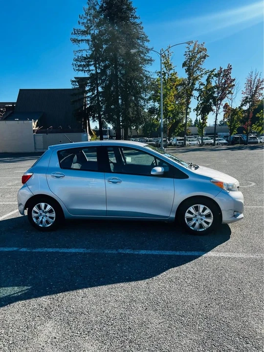 2014 Toyota Yaris - Image 2 of 14