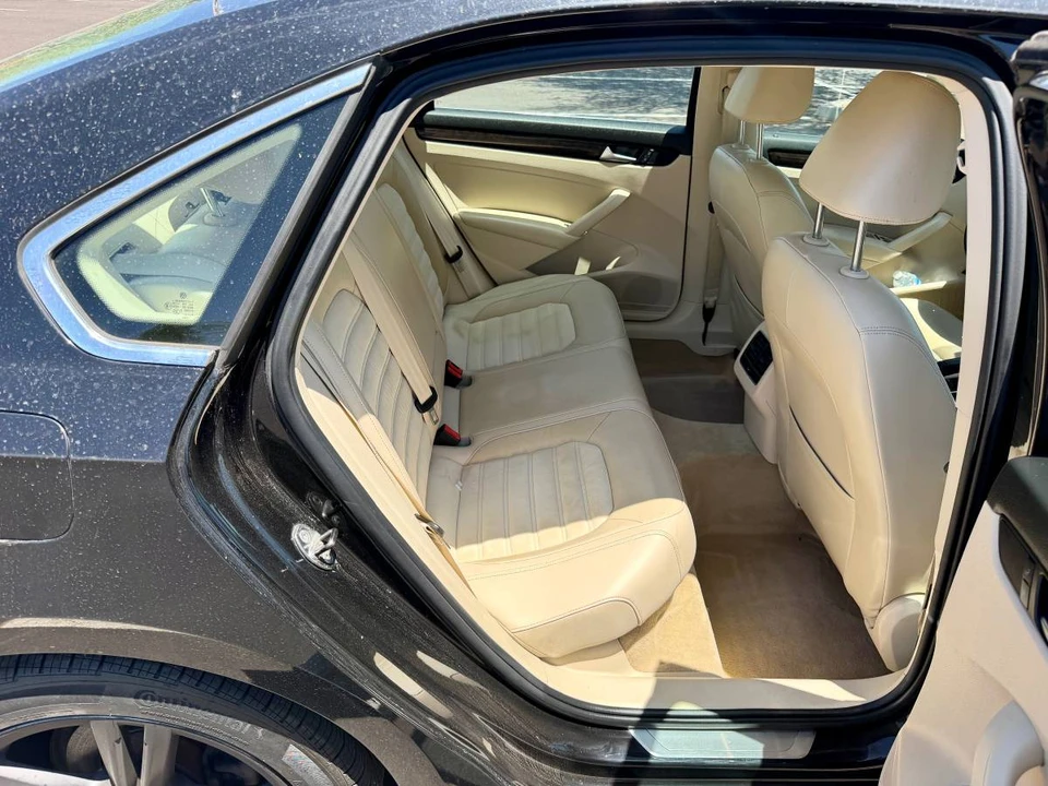 2014 Volkswagen Passat - Image 8 of 11