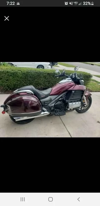 2014 Honda Gold Wing - Image 2 of 2