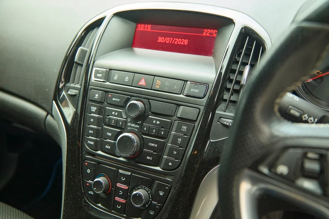 2014 Vauxhall - Image 8 of 31
