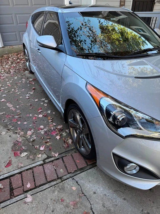 2014 Hyundai Veloster - Image 2 of 10