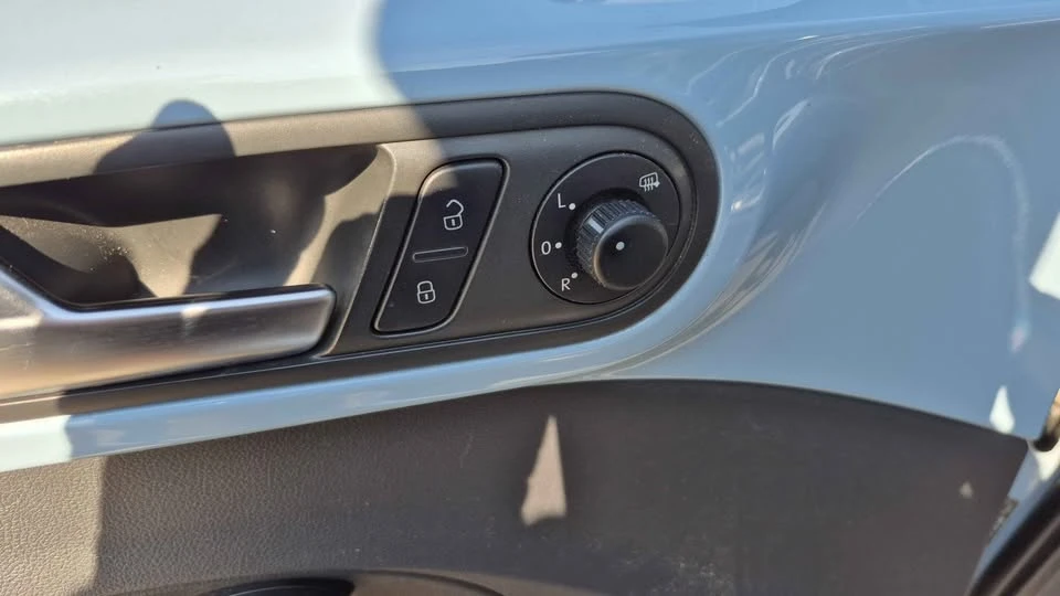 2014 Volkswagen A5 Beetle - Image 7 of 9