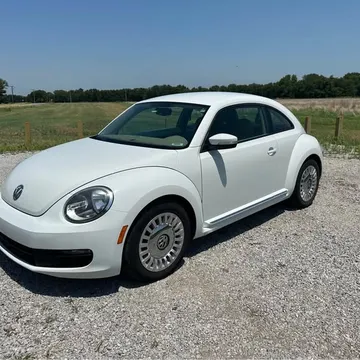 2014 Volkswagen Beetle 1.8T Classic Hatchback 2D