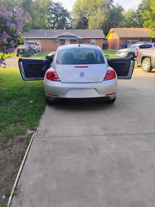 2014 Volkswagen A5 Beetle - Image 2 of 10