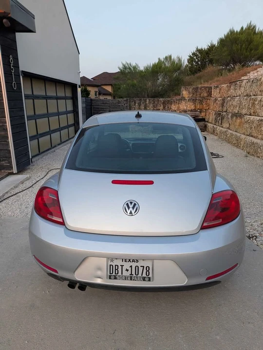 2014 Volkswagen A5 Beetle - Image 2 of 10