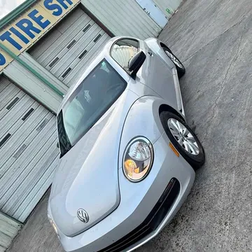 2014 Volkswagen Beetle 1.8T Hatchback 2D