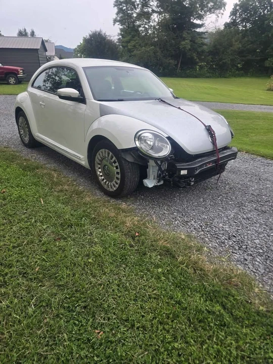 2014 Volkswagen A5 Beetle - Image 2 of 10