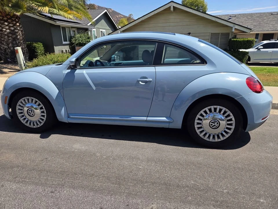 2014 Volkswagen A5 Beetle - Image 2 of 9