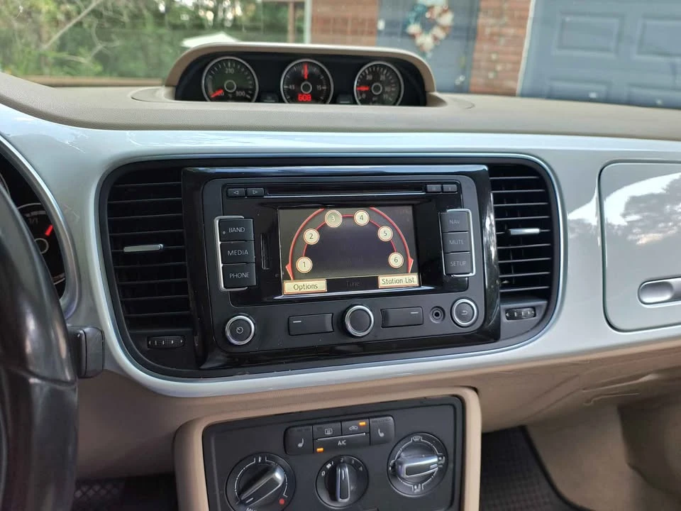 2014 Volkswagen A5 Beetle - Image 6 of 16